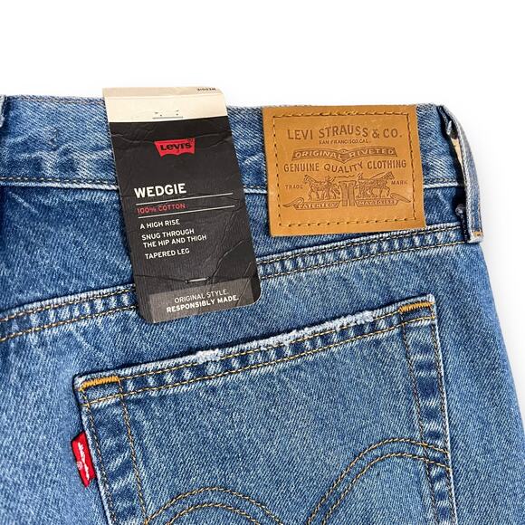NWT Levi’s Premium Denim Wedgie Tapered Jeans Womens 31 Button Fly Distressed - Picture 9 of 12